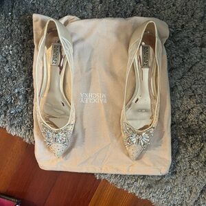 Beautiful size ten Badgley Mischa flats.